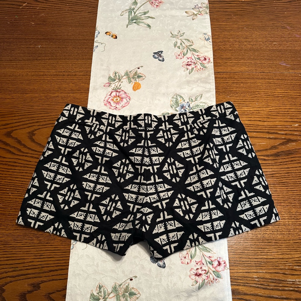 Lucky Brand Black and Cream Shorts - Picture 7 of 10